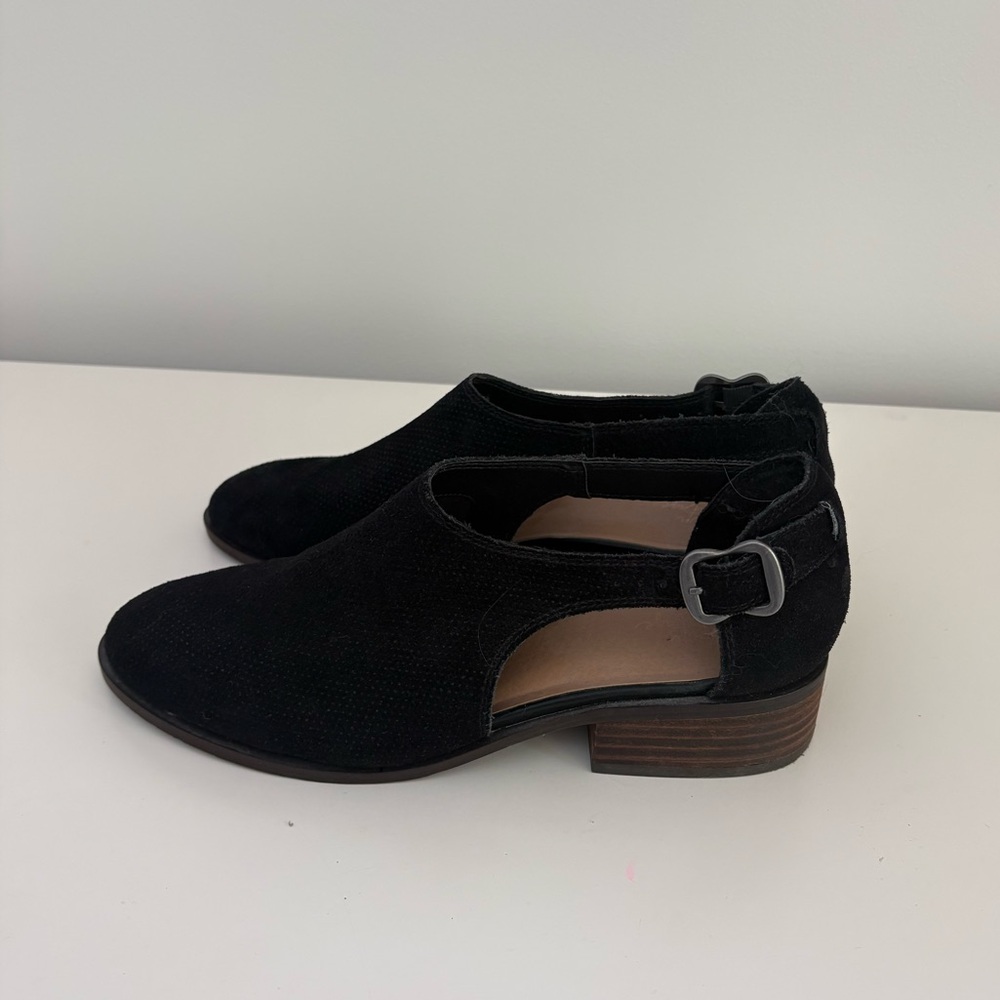 Crown Vintage charmed heeled booties